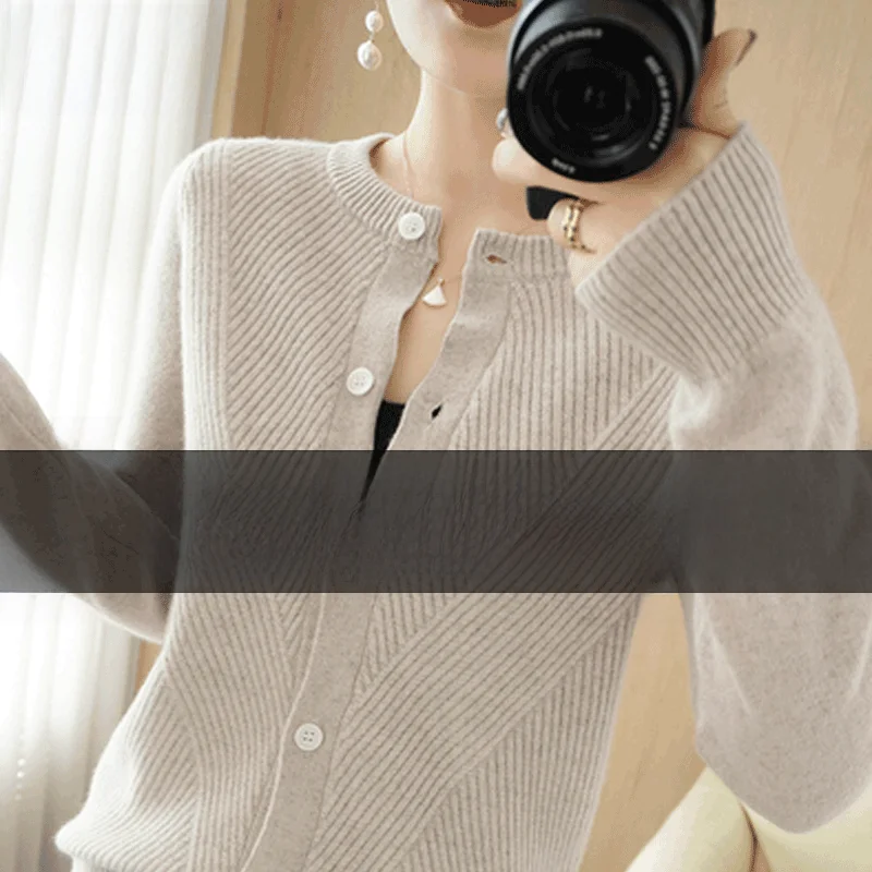 

Вязаный свитер-кардиган женский на весну-осень 2025, базовый, с круглым вырезом, на пуговицах, с длинными рукавами, стандартный крой