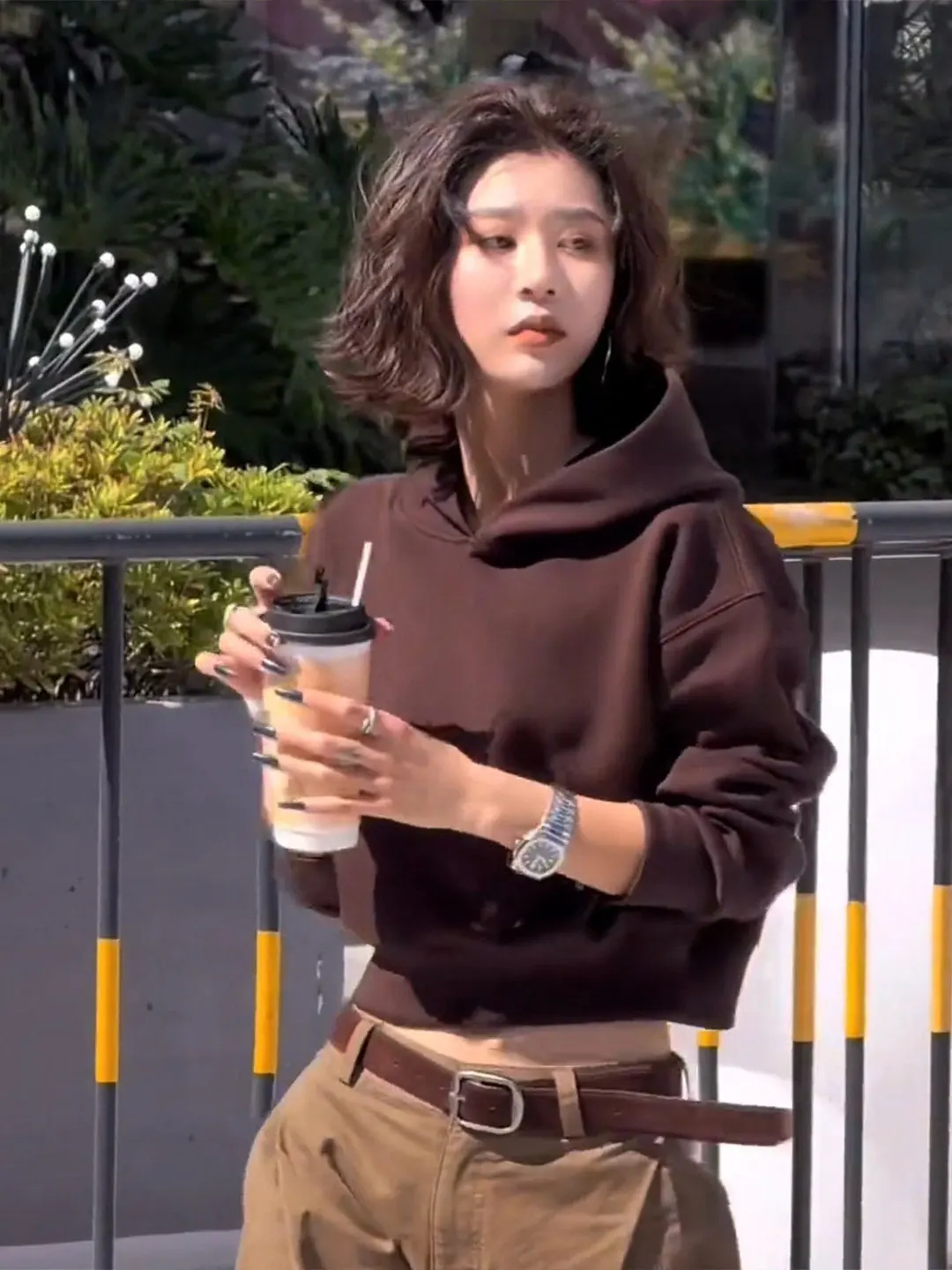 

Женская толстовка-худи в американском стиле кофейного цвета, новая, маленького размера, укороченная, на весну-осень, осень-зима