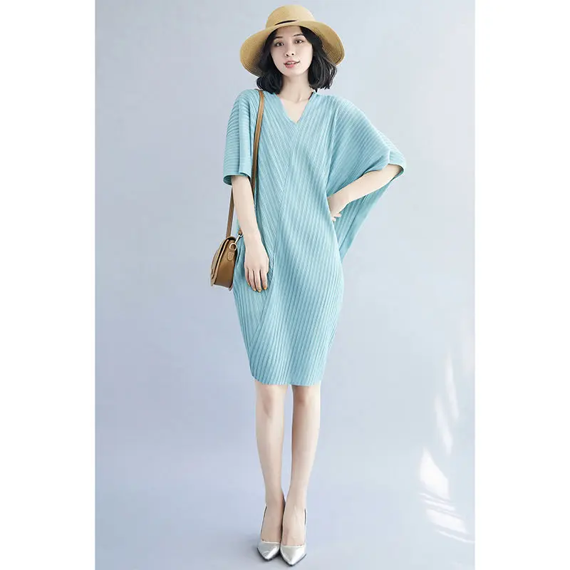 

Pleated Casual Dress Female 2023 New Summer Solid Age reducing High class Skirt Unique Small Designer V-neck Dress Female Tops