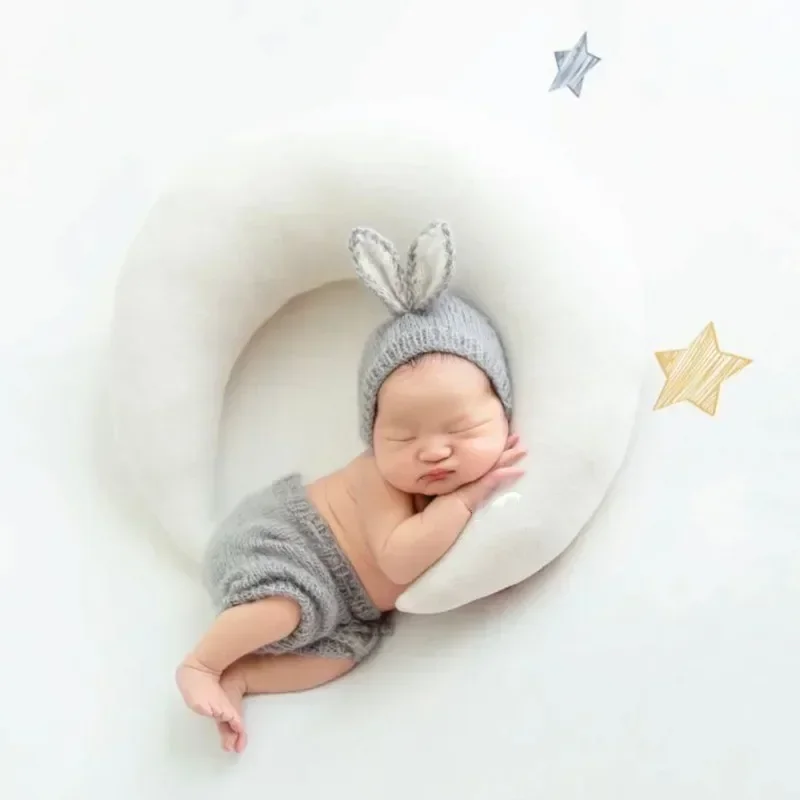Infant Monthly Milestone Posing Photography Supply Moon Shaped Pillow Portrait Garment Studio Shooting Display Accessory Prop