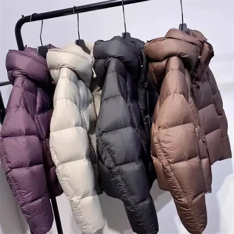 

Зимние парки, короткая толстая теплая хлопковая куртка для женщин, новинка 2026, корейская мода, с капюшоном и длинными рукавами, женское стеганое пальто T1664