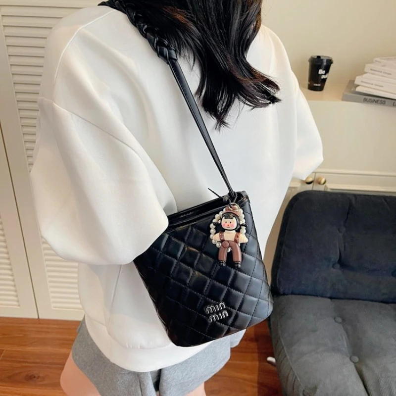 

Изысканная повседневная сумка через плечо с нишевым вдохновением, дизайн ручной переноски для ежедневного использования и элегантности