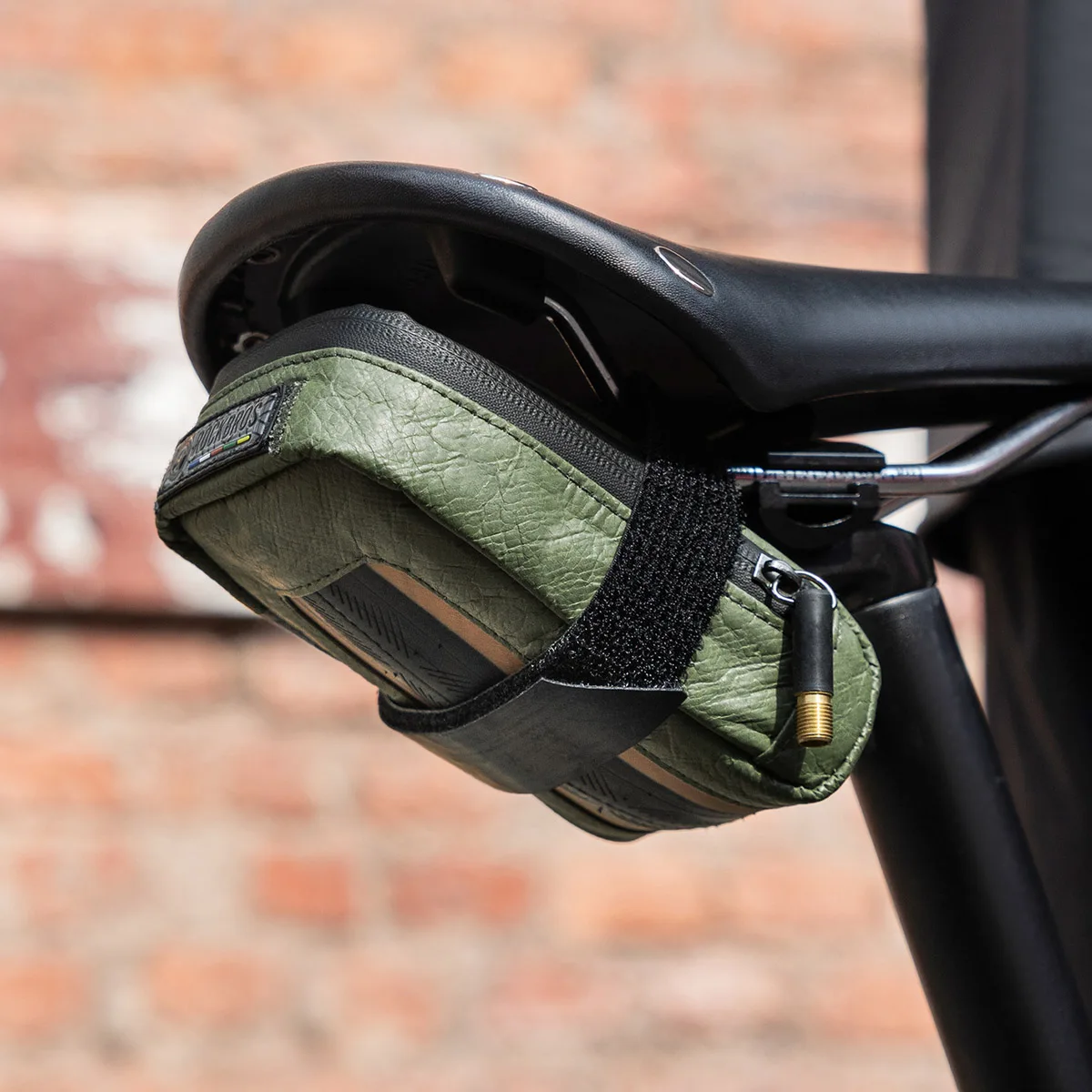 

Bicycle Bag 0.4L Reflective Bicycle Saddle Bag Waterproof Cycling Tail Bag Portable MTB Road Rear Pack Under Seat Bag