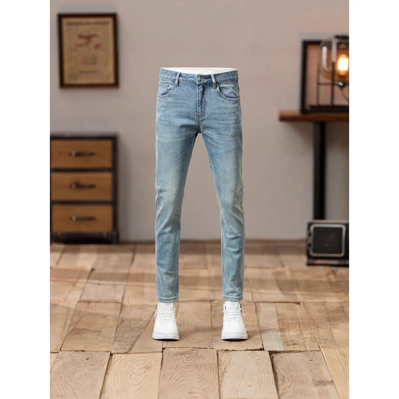 Otoño simple y versátil retro azul claro pantalones vaqueros de hombre ajustados pies pequeños moda casual versión coreana pantalones de hombre