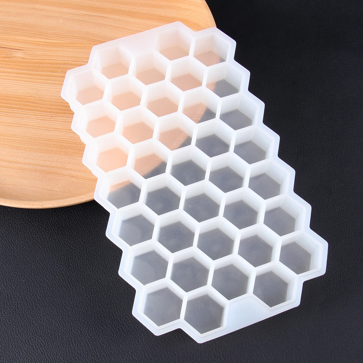 

1PC Homemade Ice Cream Mold Ice Cube Mold Tray Creative Ice Cream Mold Silicone Ice Box with Cover for Home Beach Party Use 37 G