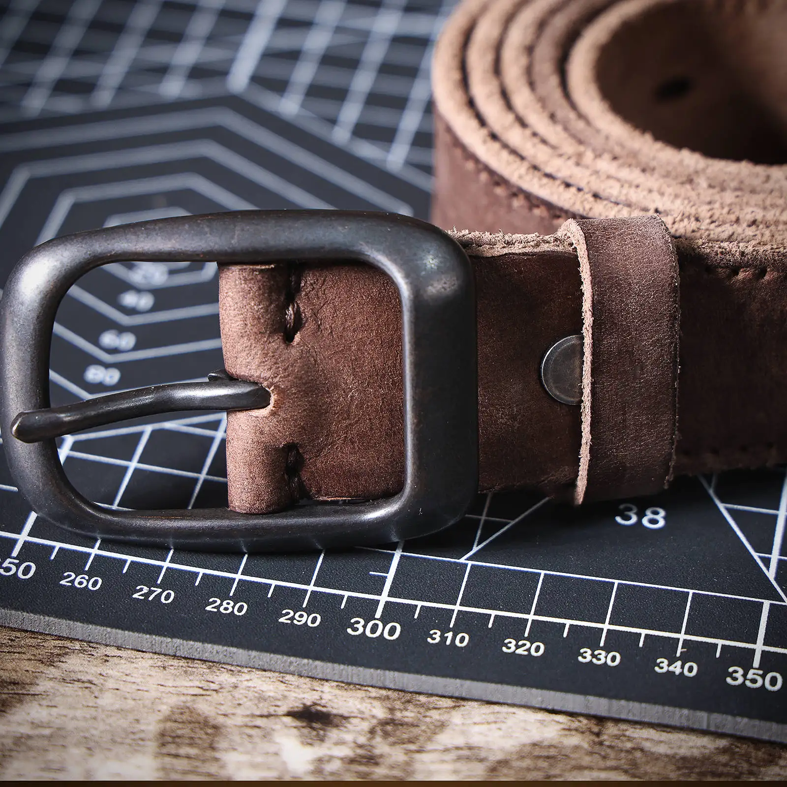 Echtleder-Herrengürtel aus Rindsleder, italienisches dickes Leder mit Geschenkbox, vielseitiger Retro-Jeansgürtel für Herren, ideale Wahl als Geschenk. – Detail 22