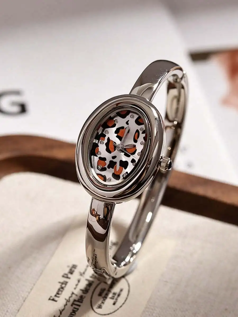 1pc Women's Bracelet Watch, Oval Roman Numeral Small Dial, Non-Adjustable Strap, Retro British Style, Niche Luxury Fashion