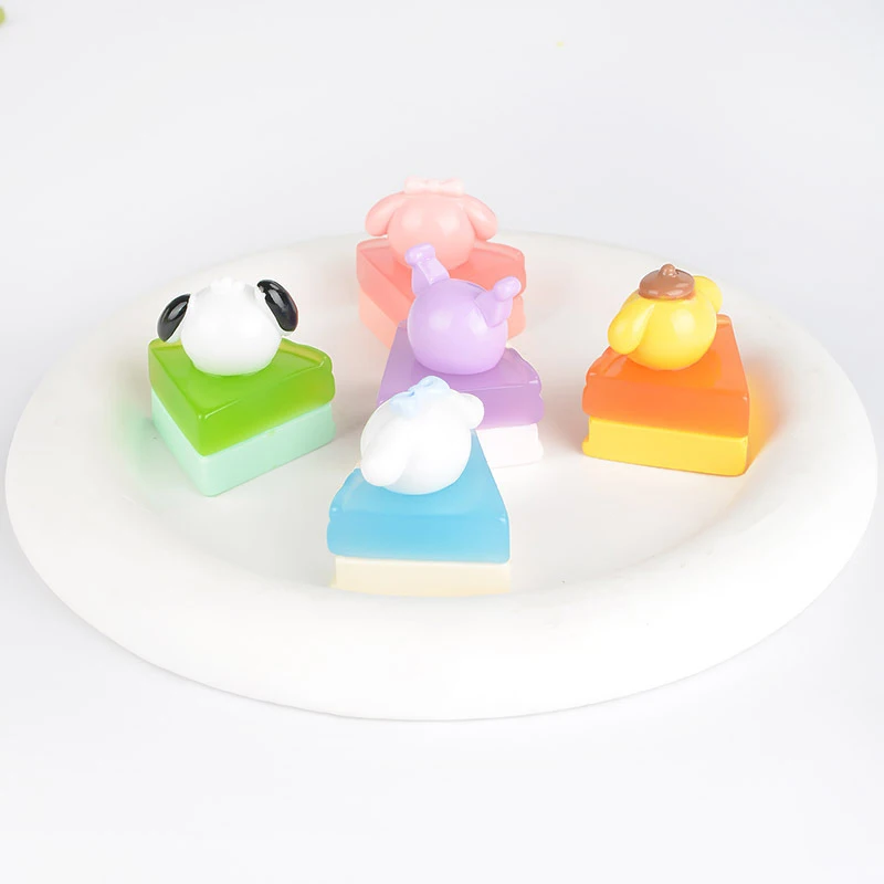 1pc Luminous Mini Sanrio Micro-Landscape Miniature Figurines Fairy Garden Accessories Home Decor Glow In The Dark