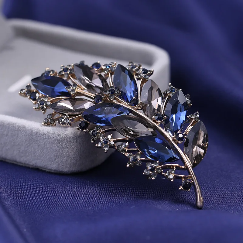 

Trendy Female Crystal Feather Brooch Vintage Blue Crystal Leaf Brooches for Women Luxury Rhinestone Pins Corsage Badge Gifts