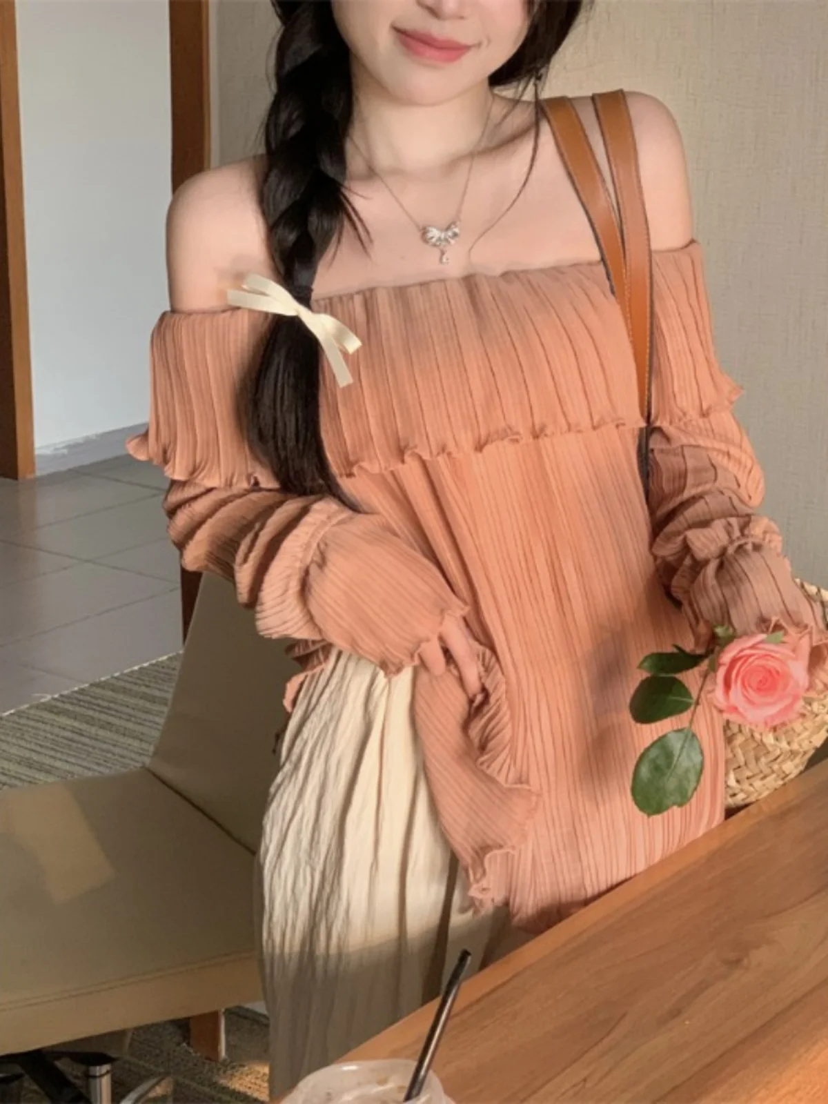 Calças Largas de Verão Femininas Novas em Chiffon, Estilo Solto e Versátil, com Ombro Único