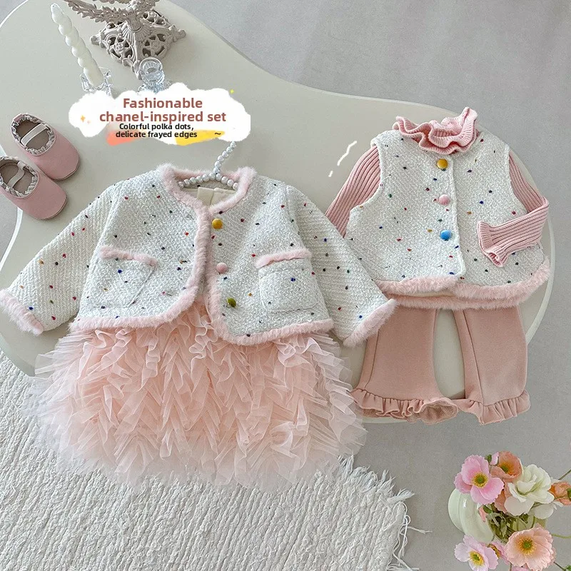 

Маленькая ароматная ветровка для девочек, новинка 2025 года, зимняя детская корейская версия в западном стиле, милый детский зимний топ с толстым верхом