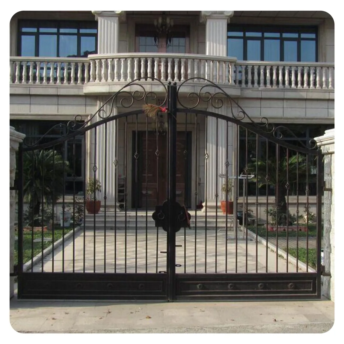 

Cheap Price Easily Assembled 2.4m House Security Decorative Metal Wrought Iron Gates For Sales