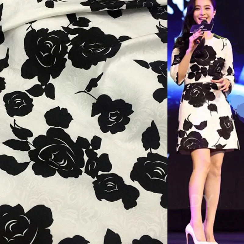 Schwarz und Weiß Blume Gedruckt Dünne Jacquard Stoff Für Nähen Frau Herbst Kleid Mantel DIY Tuch