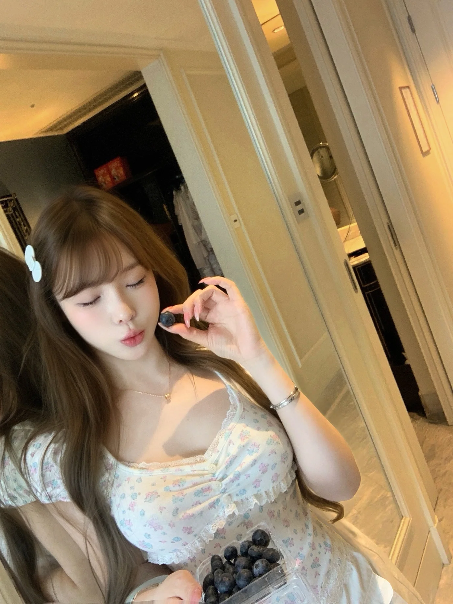 Lukira ライトイニシャルモーニング V ネック花柄レー - Women Top Fashion のレビューと価格