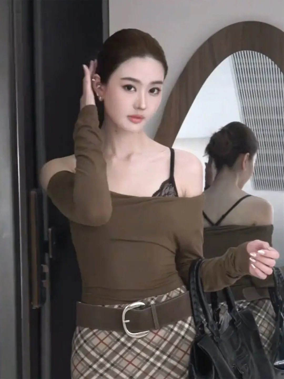 Sexy Lace Front Close Vest Top Women's Underwear with Chest Pad Integrated Cup Inner Wear for Casual Leisure And Sport