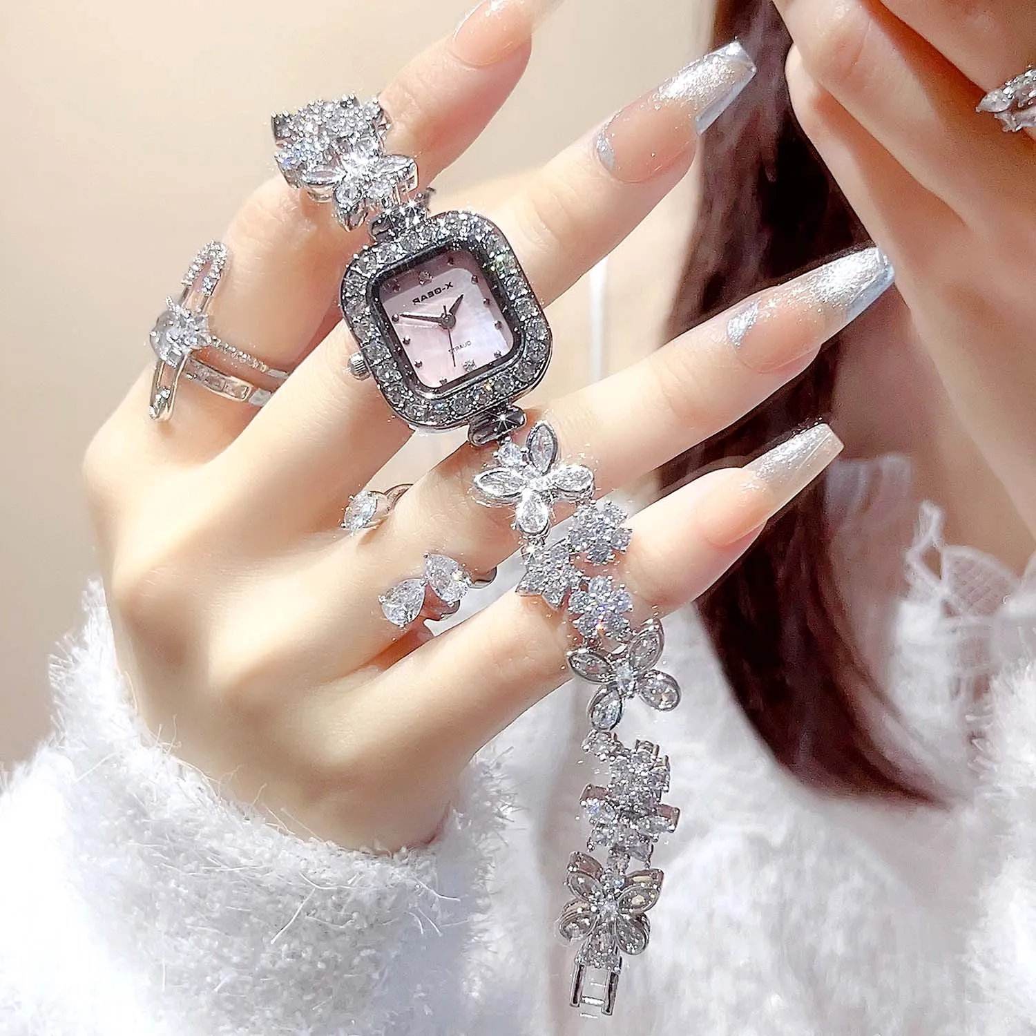 

Женские часы-браслет-бабочка, часы с квадратным циферблатом и бриллиантами, легкие роскошные темпераментные наручные часы, женский подарок