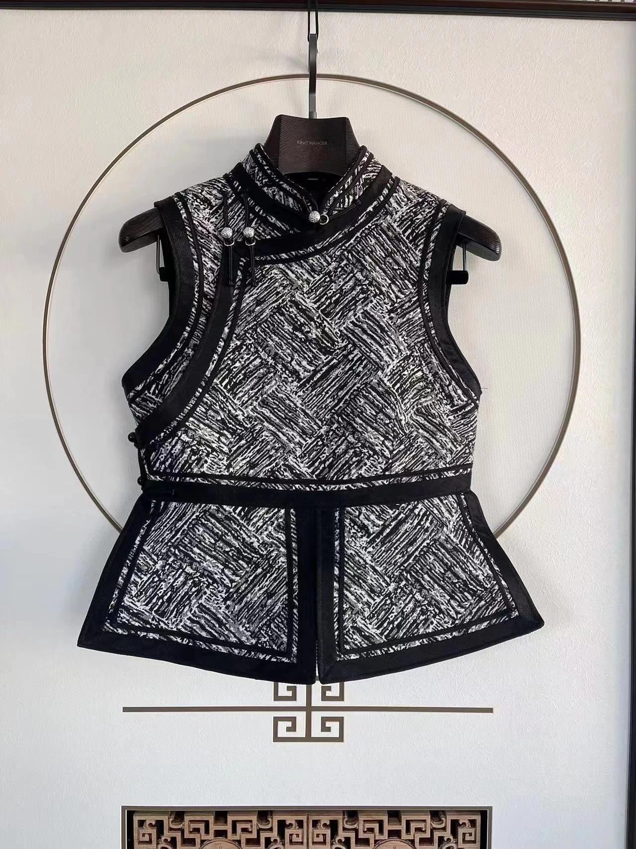 

Women's Clothing Spring and Autumn Tops Mongolian Vest Fashion Cardigan New Product