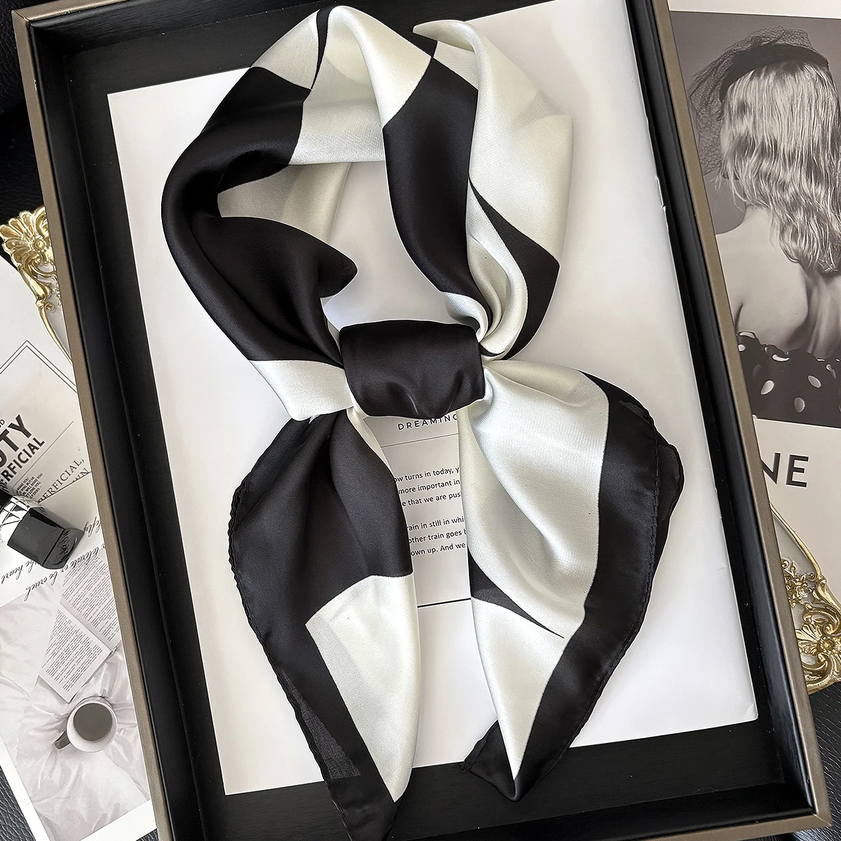 Neue Literarische Modische Bandana Imitation Seide 70*70 cm Temperament Platz Schals Frauen Frühling/Sommer Weiche Satin Schal – Detail 2