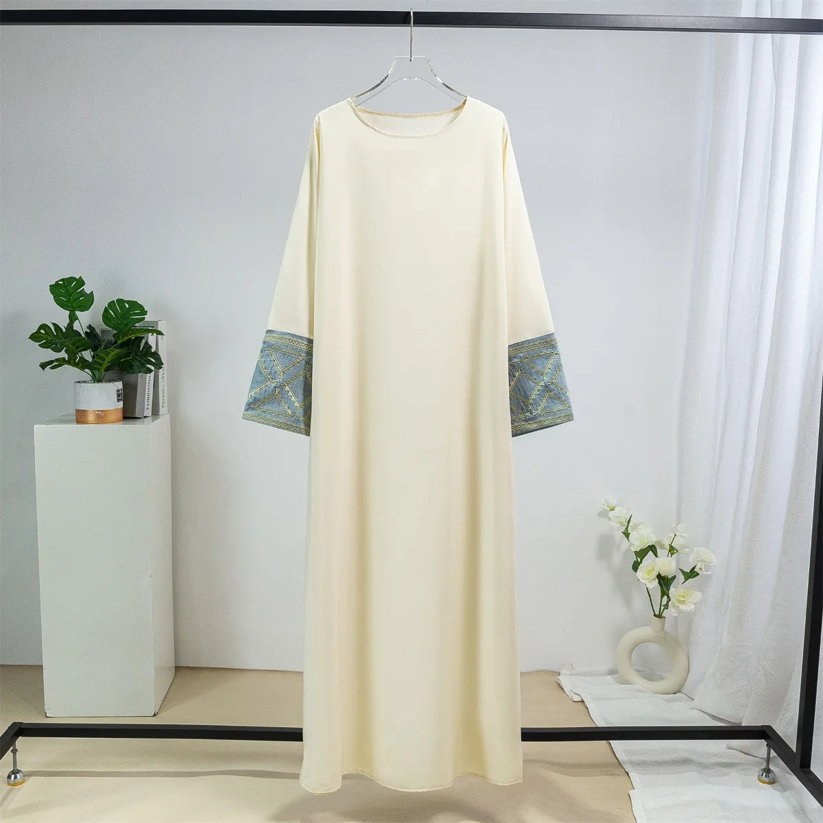 Embroidery Prayer Dress Muslim Kaftans Long Sleeve Loose Maxi Length Ramadan Dresses Islamic Clothing Women Abaya Muslim Jilbabs