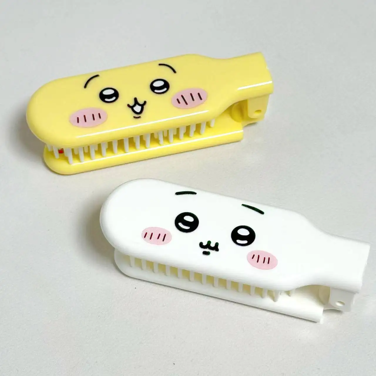 New Kawaii Chiikawa Folding Comb for Girls Portable Hair Comb Cute Little Eight Usazi Folding Compact To Carry Gifts for Girl