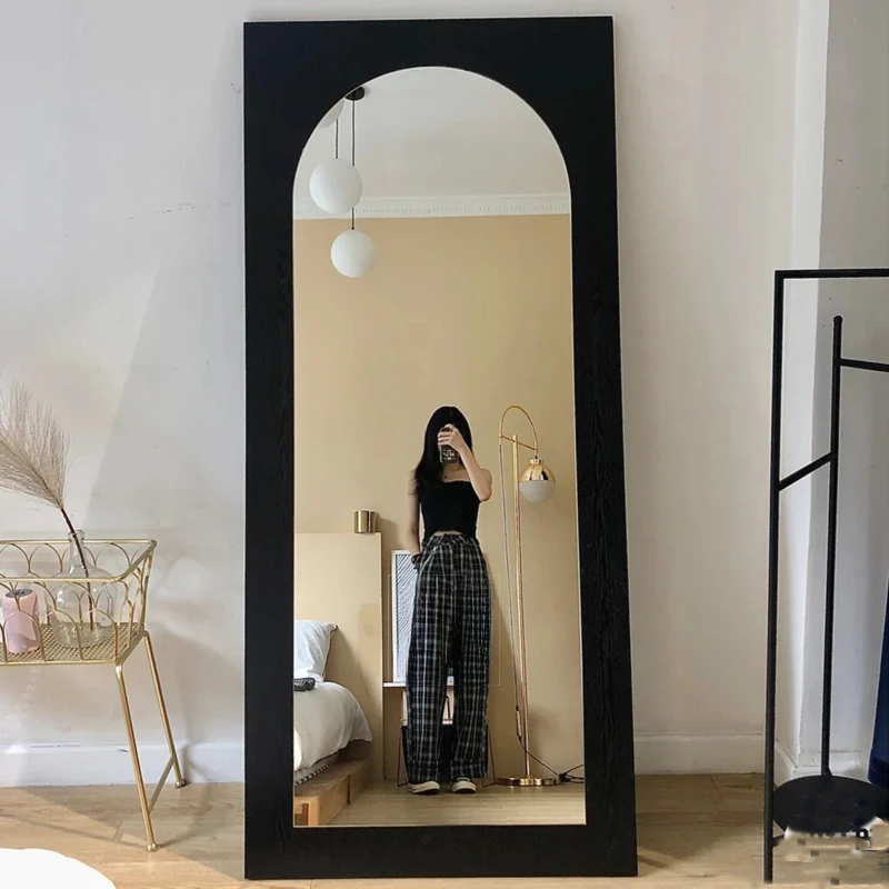 

Clothing store mirrors show slimming, full body beauty, floor to floor three-dimensional display, high brightness display