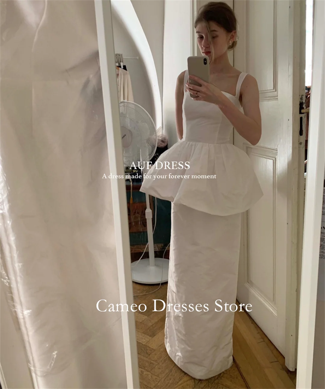 ชุดแต่งงานทรงสี่เหลี่ยมคอวีแบบสั่งตัดของ SONDR ผ้าทาฟต้า ยาวกรอมพื้น สีไอวอรี่ ชุดเจ้าสาวสำหรับผู้หญิง