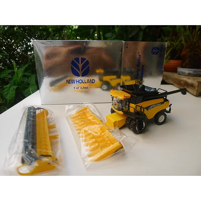

Diecast ERTL 1:64 Scale New Holland CR970 Tractor Alloy Car Model Collectible Toy Gift Souvenir Display Ornament