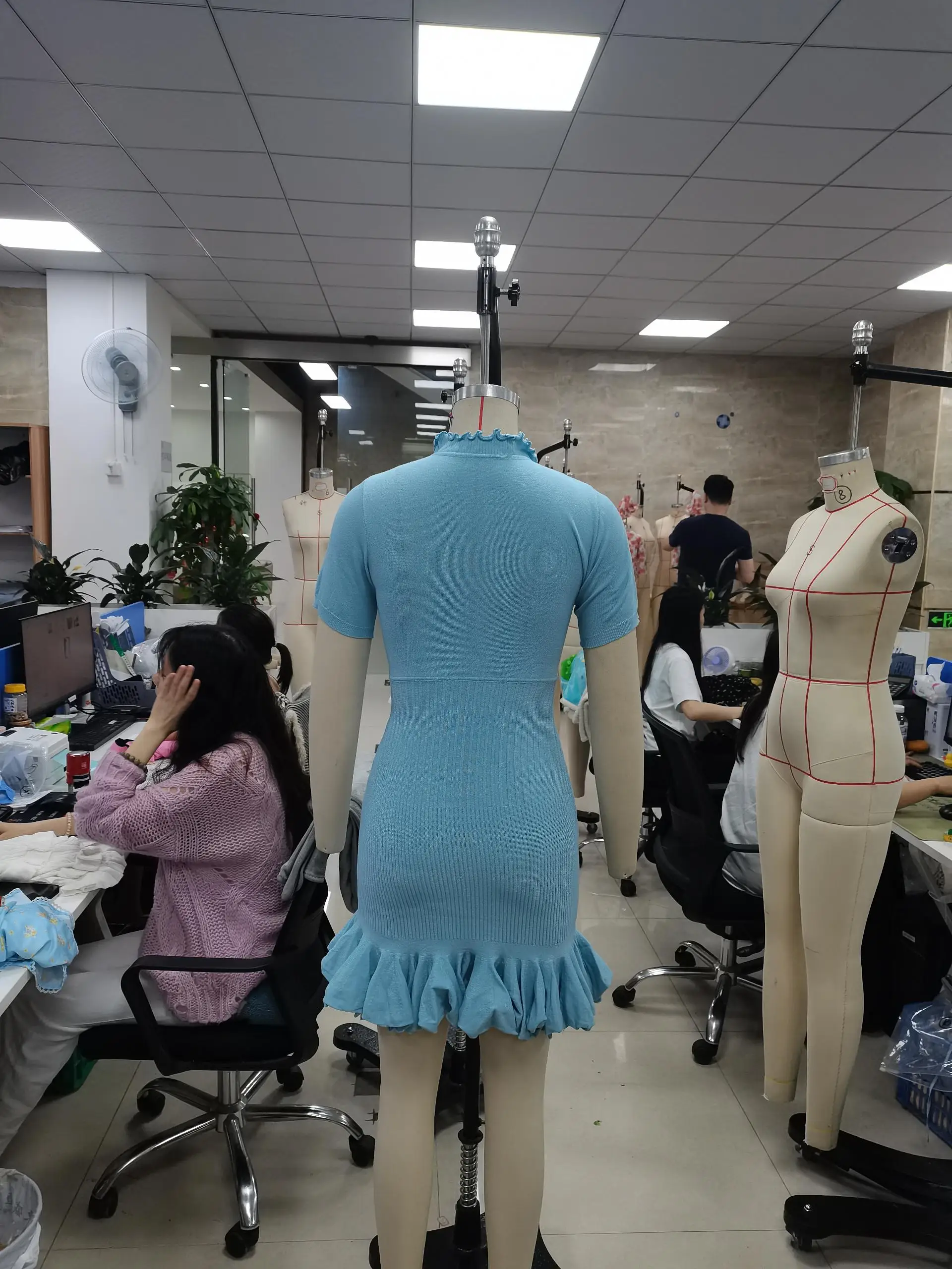 Mini vestido feminino elegante de malha com babados e recorte bodycon vestido de festa