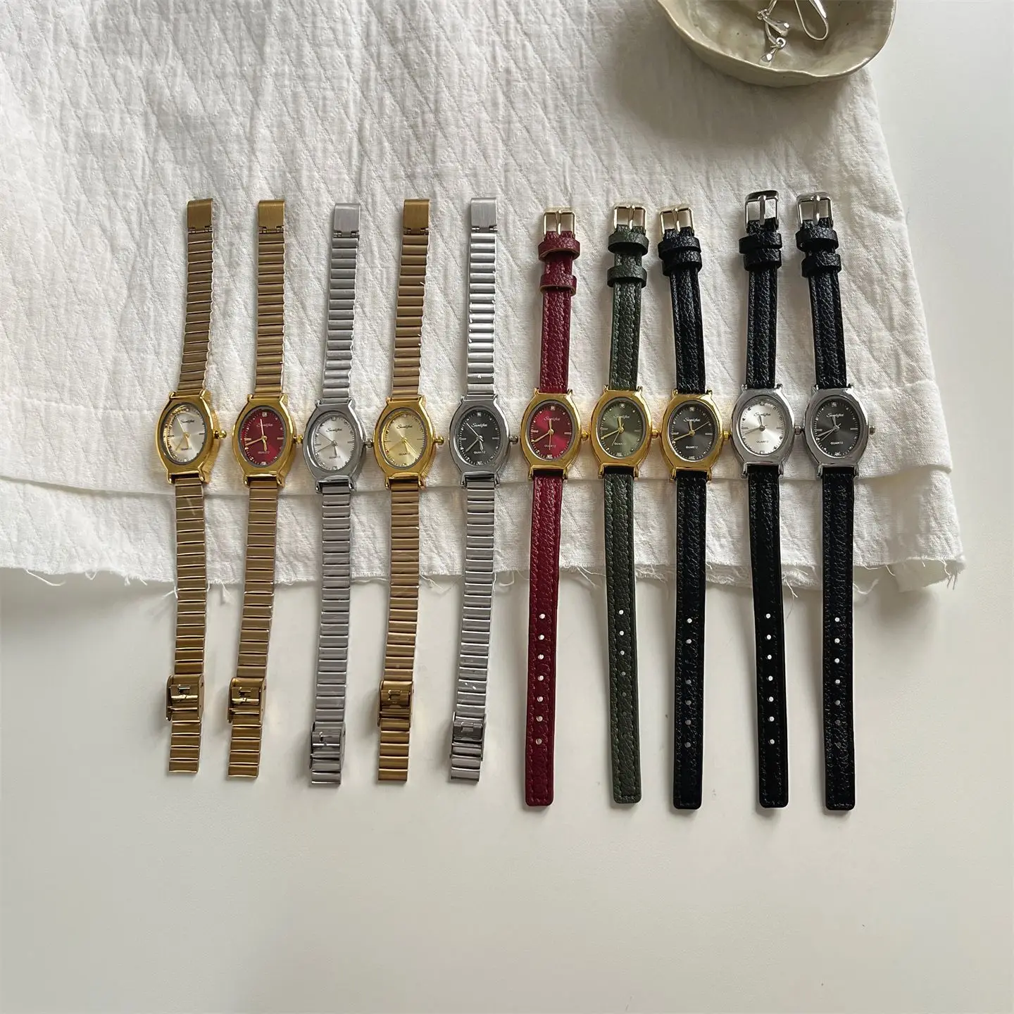 Retro-Style Women'S Leather Strap WatchFashionable And Simple, Oval Dial, Elegant Retro Quartz Watch, A Perfect Gift For Women.