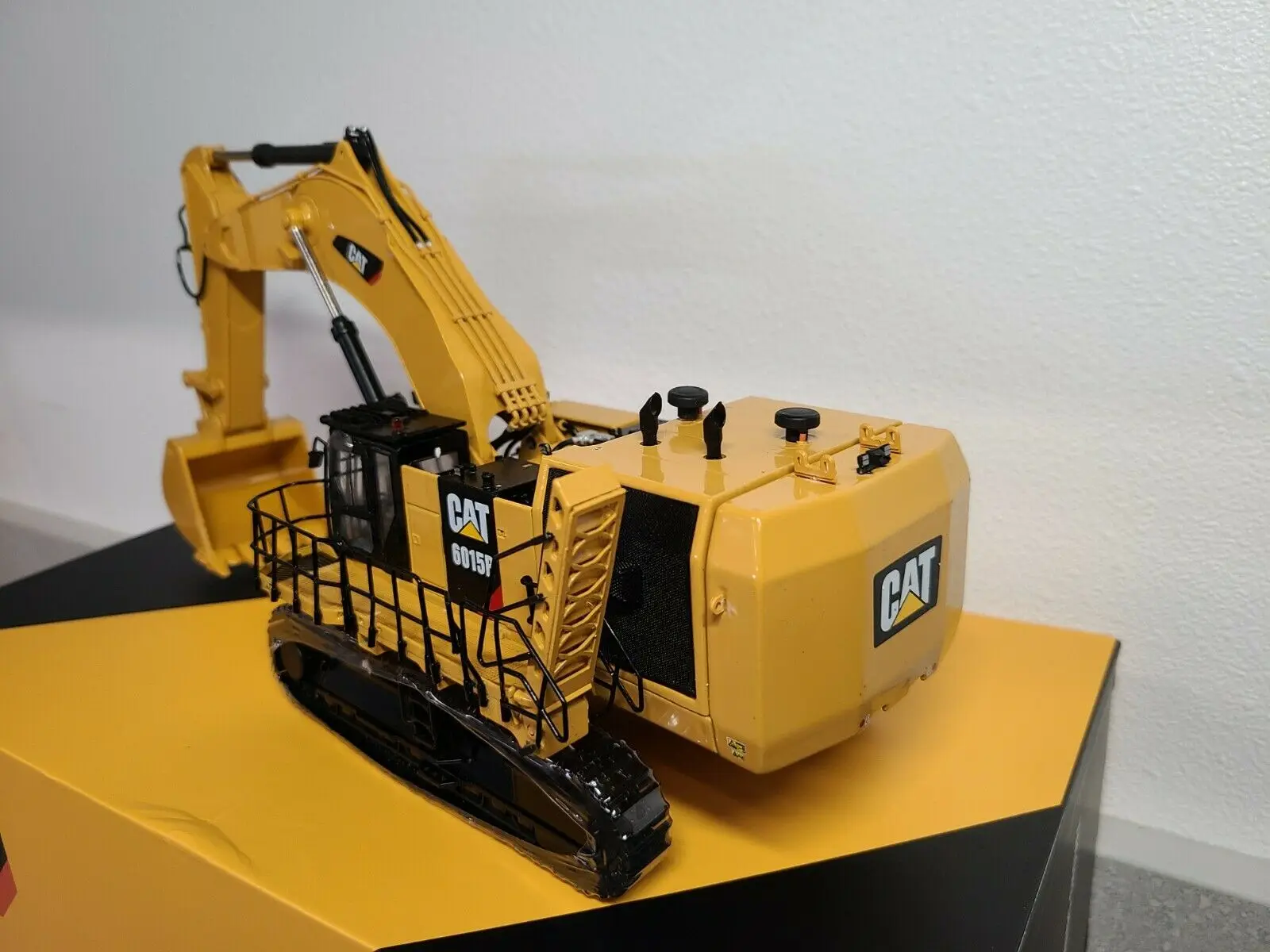 Exqusite Alloy Model Gift CCM 1:48 Caterpillar CAT 6015B Hydraulic Mining Shovel Engineering Machinery Diecast Toy Model