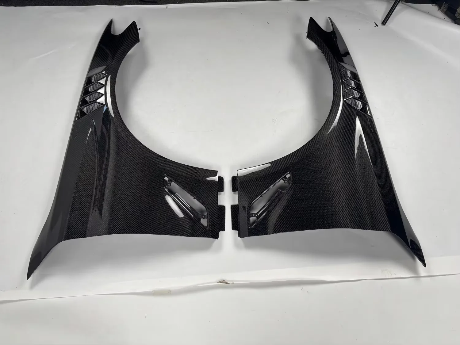 

5 Series G30 530i/540i Exclusive Fenders - Custom Carbon Fiber Body Upgrade