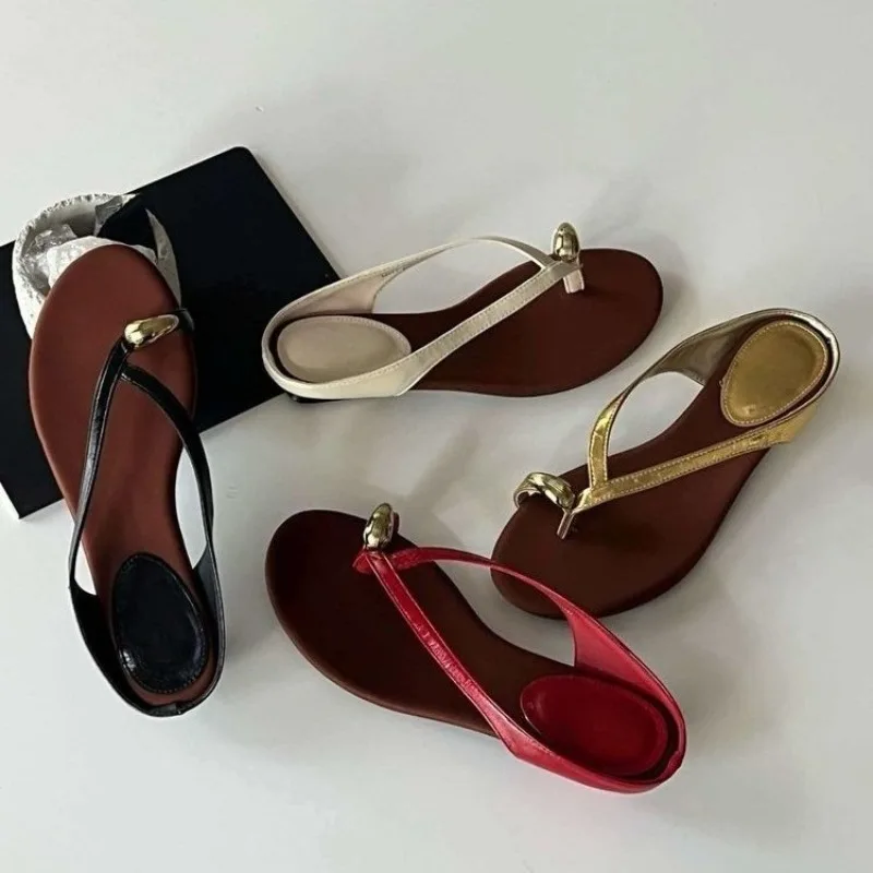 

Metal Buckle Toe Flip-flops for Women 2026 Summer Wear Versatile Beach Vacation Pinch Sandals