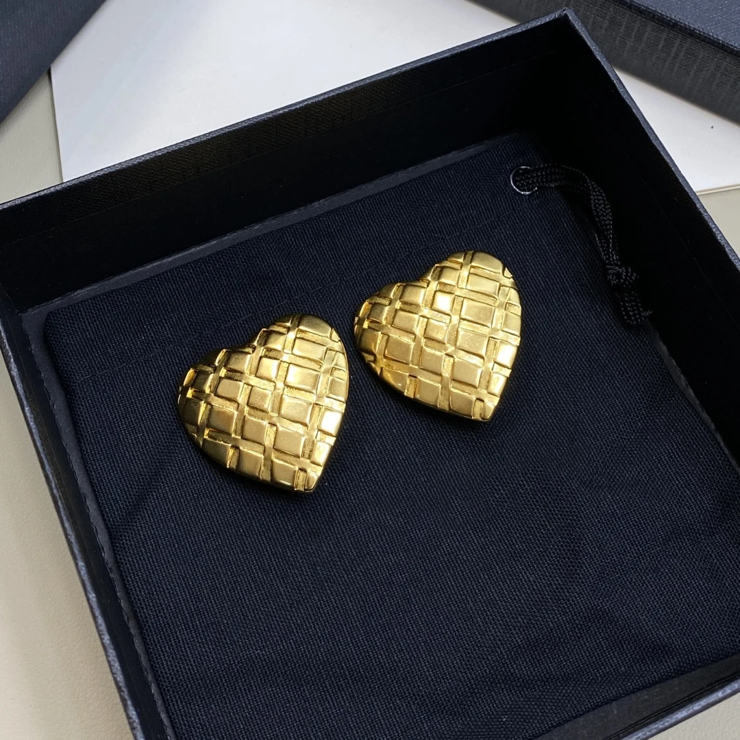 Vintage Designer Brass Gold Plated Heart Retro Earrings Ear Clip Women Jewelry