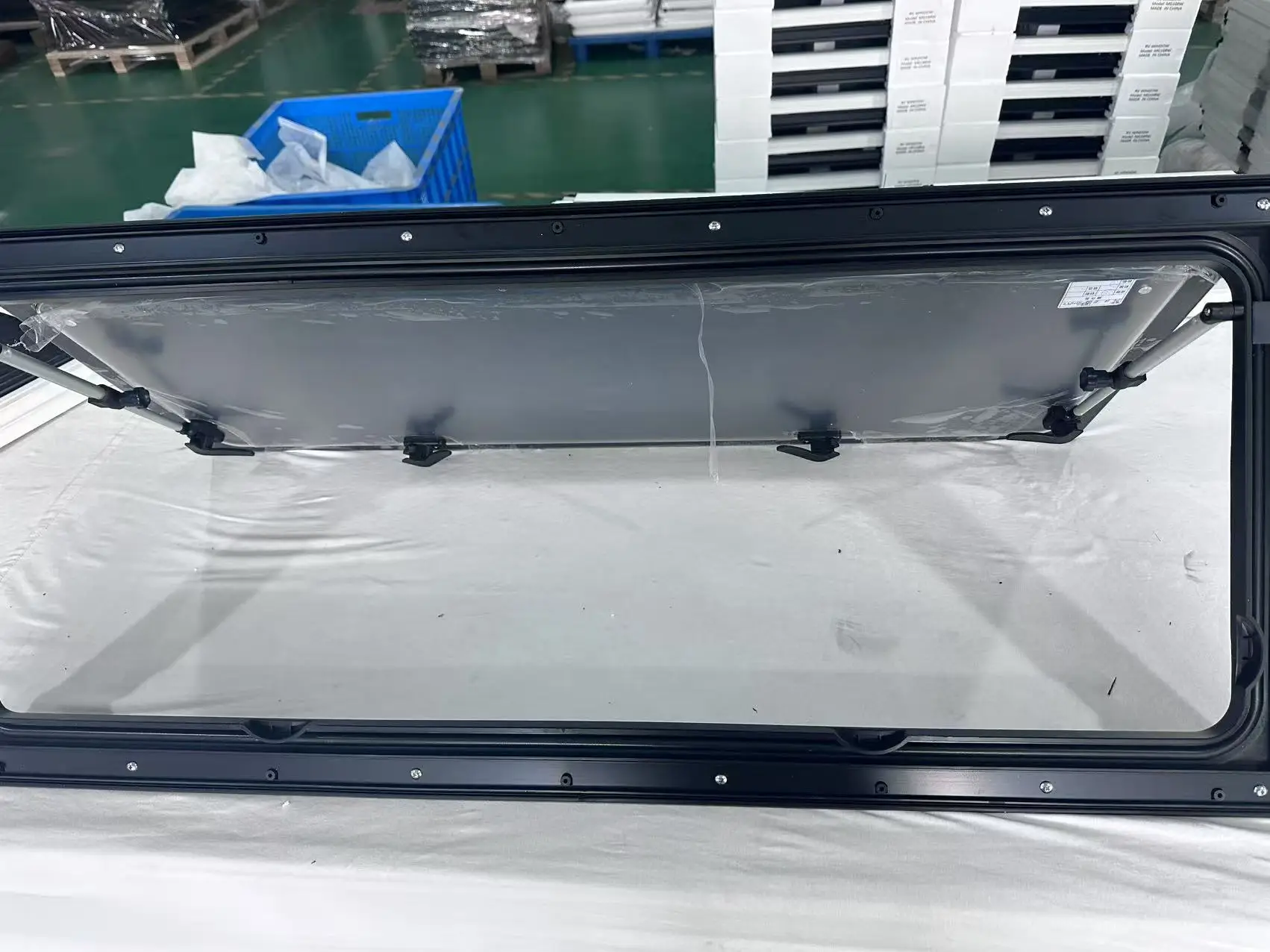 New Design Right Angle Window for RV & Camper Van 1452*552mm ASA E-Mark Certified with Knob Support Rods