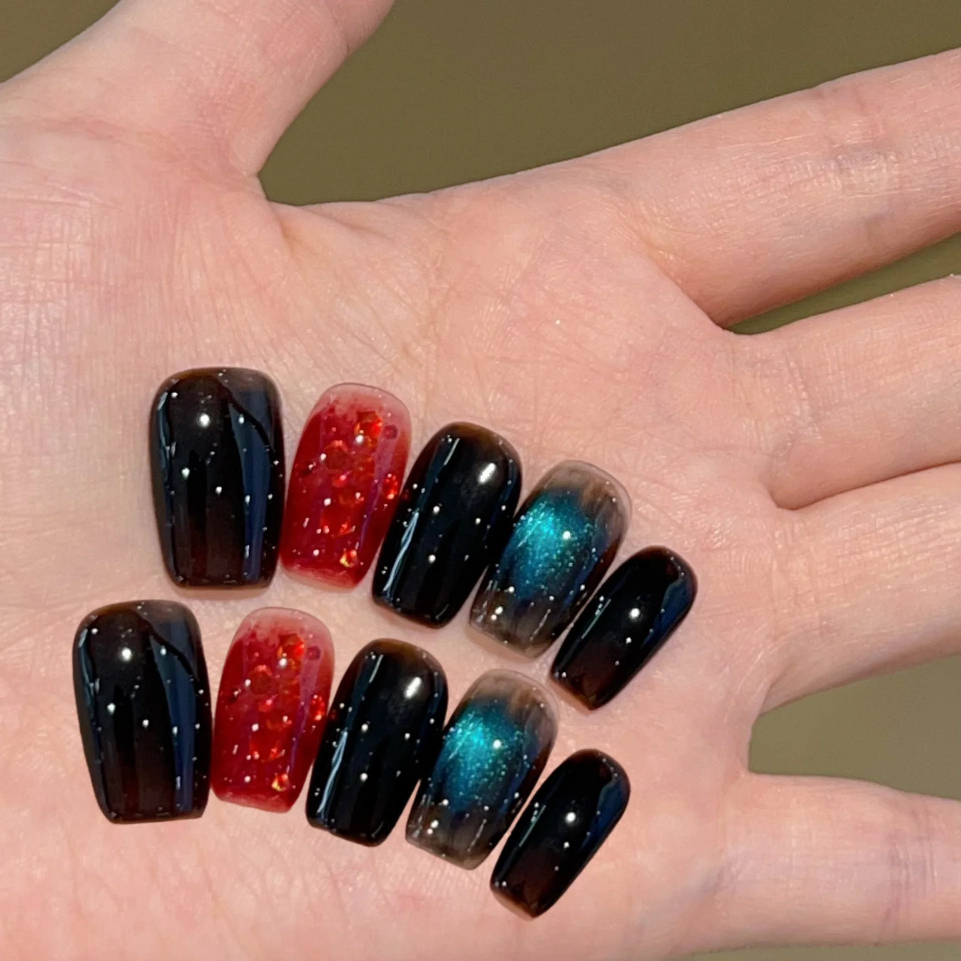 

10PCS Red Gradient Short Square Handmade Press on Nails Glitter Blue Cat Eye Simple Black False Nails Sweet Cool Wearable Nails