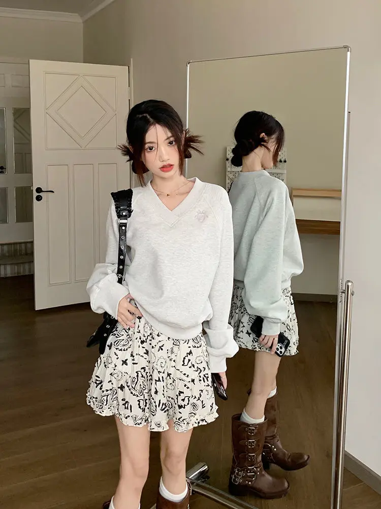 HOUZHOU Kpop Vintage Cropped Gray Sweatshirts Women Y2K Embroidery V-neck Pullovers Hoodies Oversize Casual Long Sleeve Tops