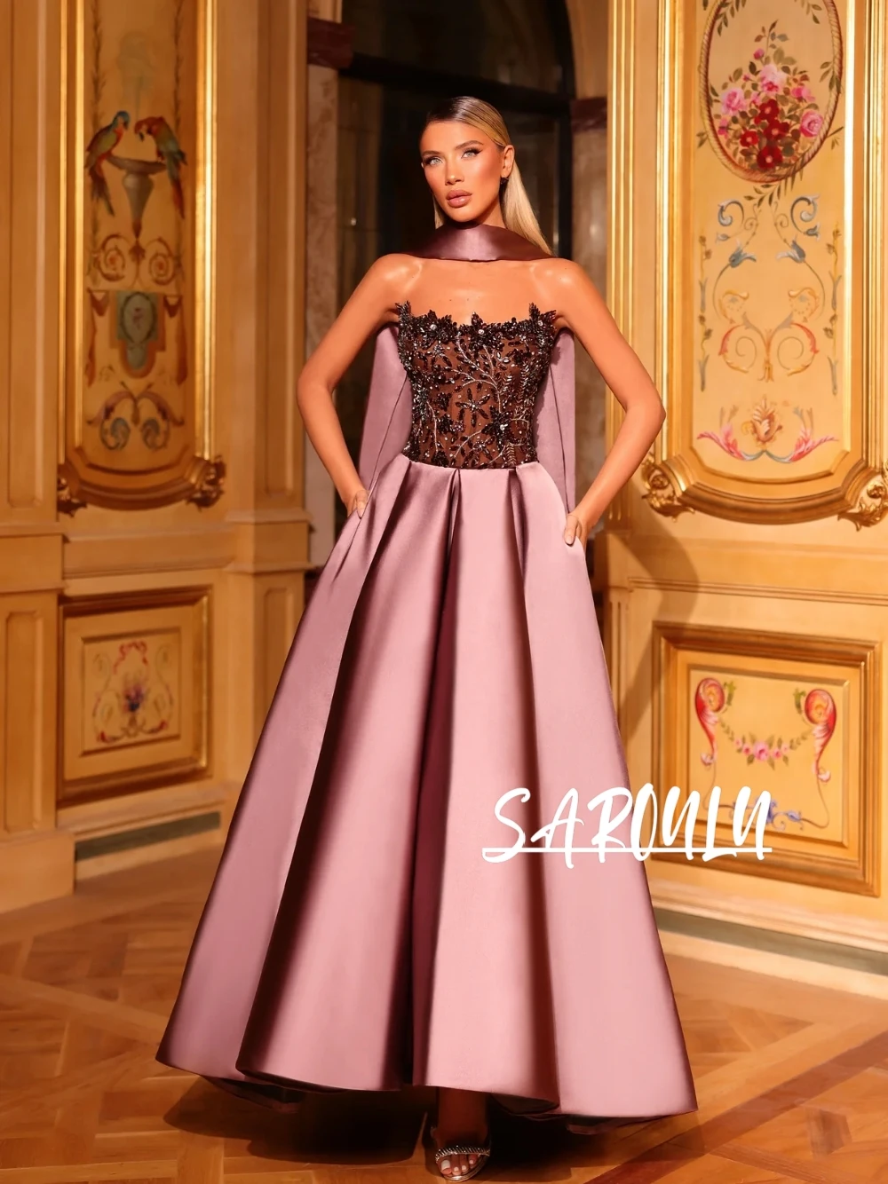 Elegancka suknia wieczorowa księżniczki, fason A, delikatne koraliki i kryształki, bez rękawów, szyta na miarę, suknia na przyjęcie, bal, z szalem, podkreślona talia.