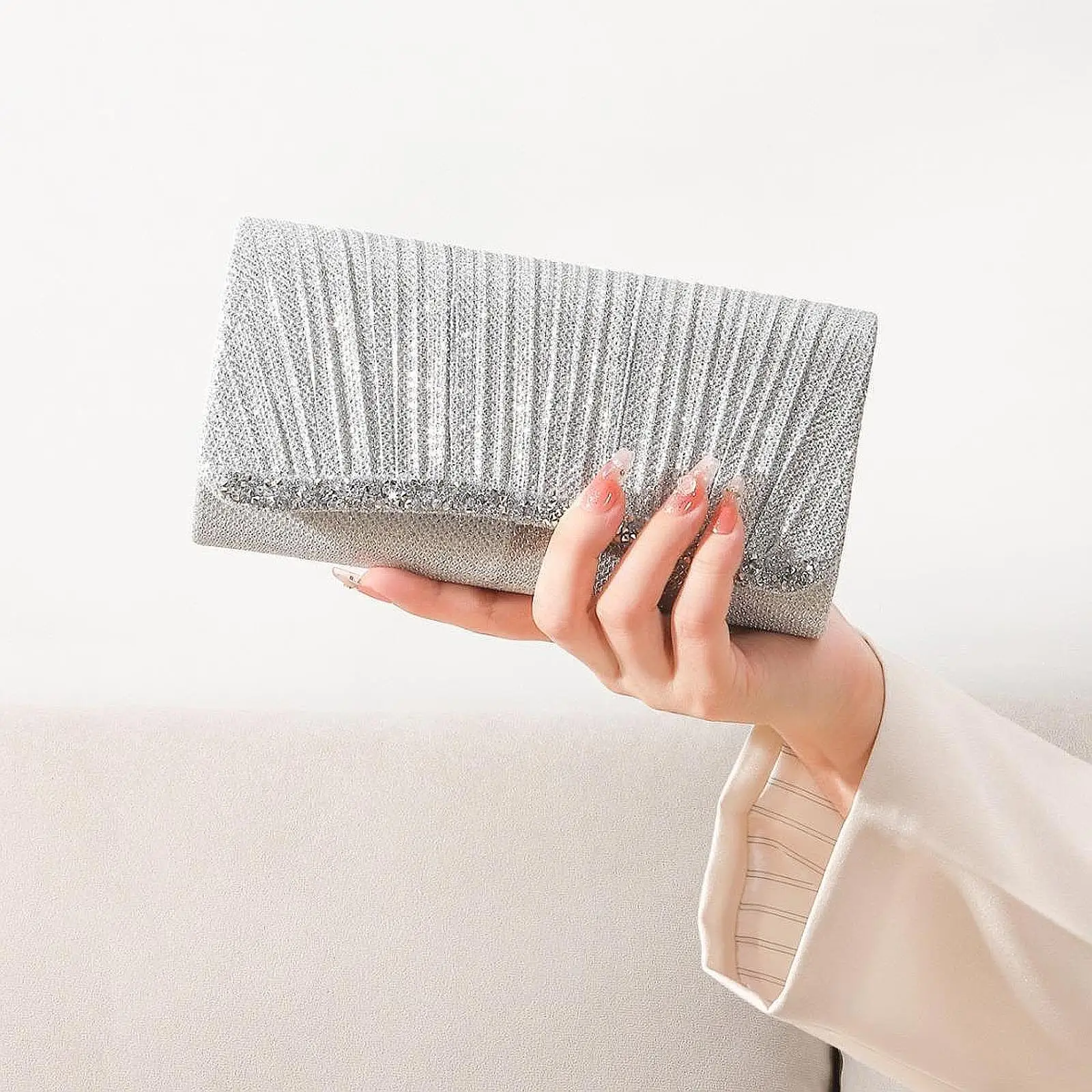 حقيبة يد للسيدات بمقبض لامع وحقيبة كروس خفيفة الوزن مزخرفة