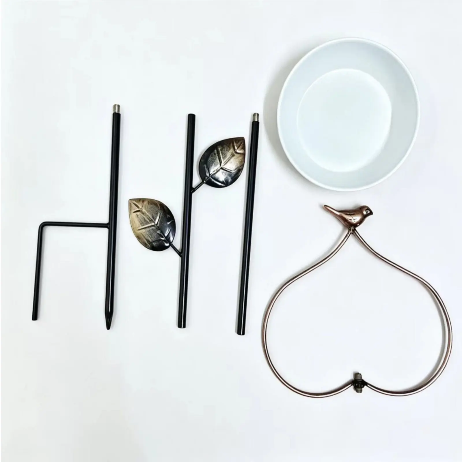 2 Pieces Metal Bird Feeder Weather-Resistant Garden Bird Feeder Outdoor Decor Gift Idea Shallow Bowl