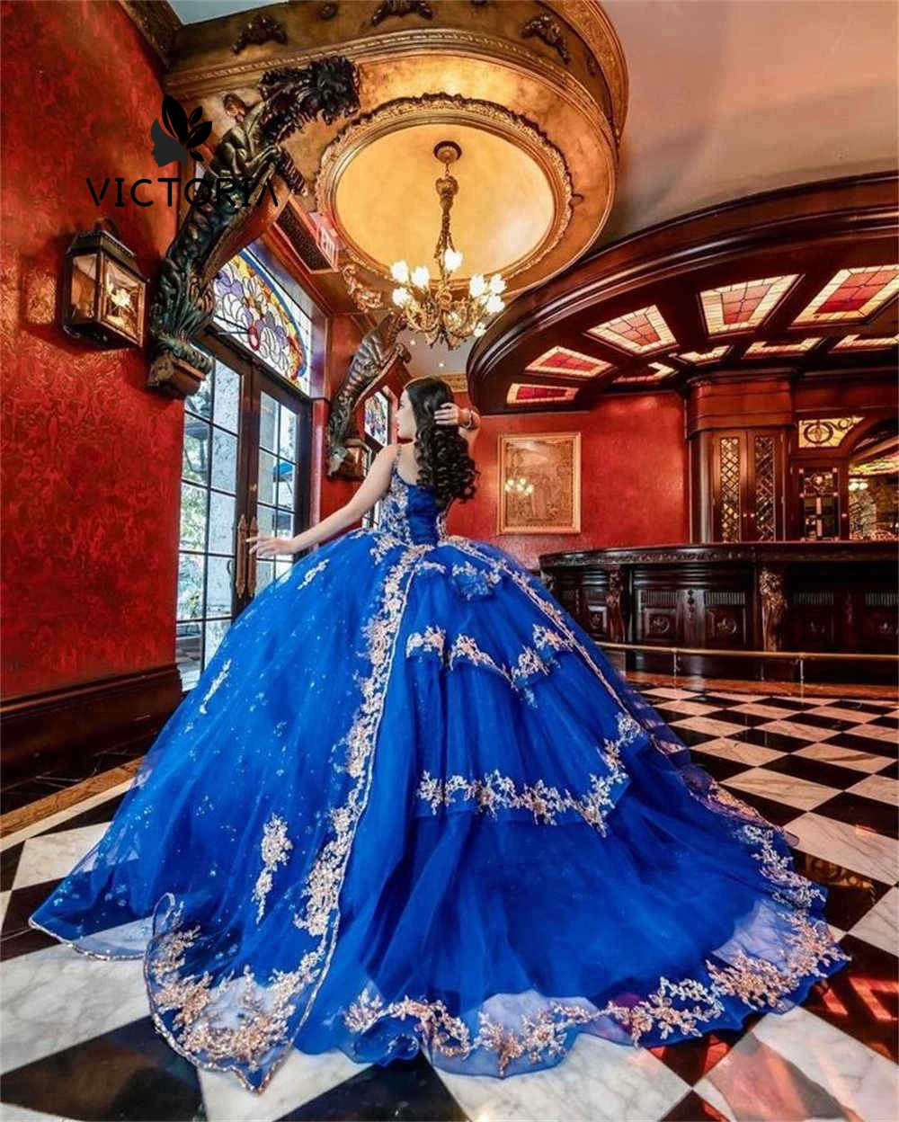 Royal Blue Tulle applique emas 15 gaun Quinceanera 2024 gaun pesta bahu gaun Quince gaun acara Formal manis 16