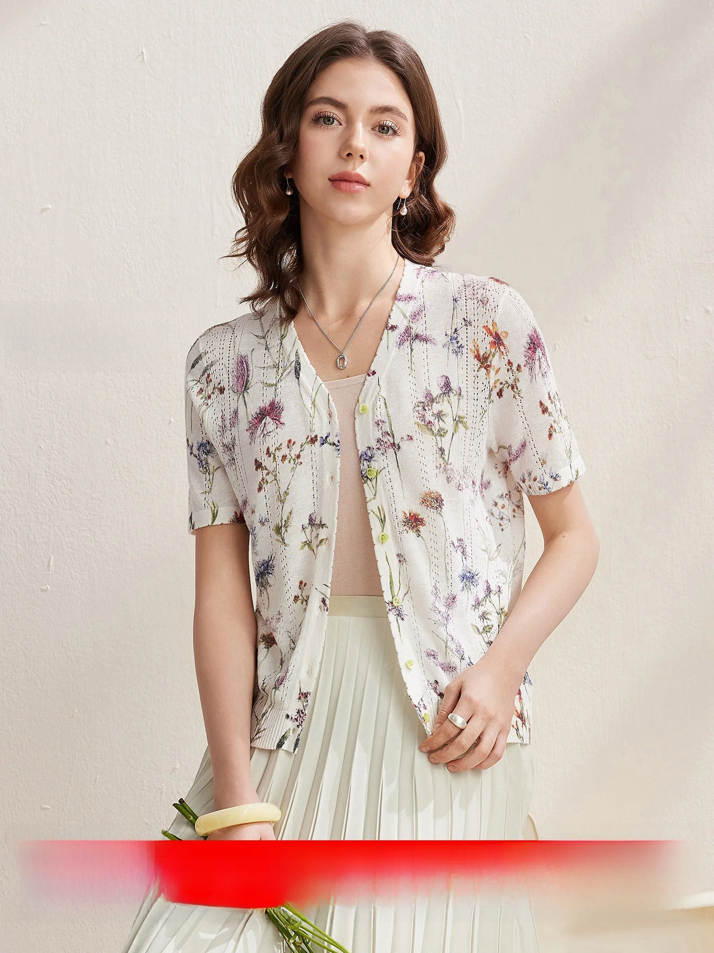 

Новинка! Женская трикотажная футболка с цветочным принтом из льна, с коротким рукавом, V-образным вырезом, в стиле кантри, приталенного кроя, весна-лето.