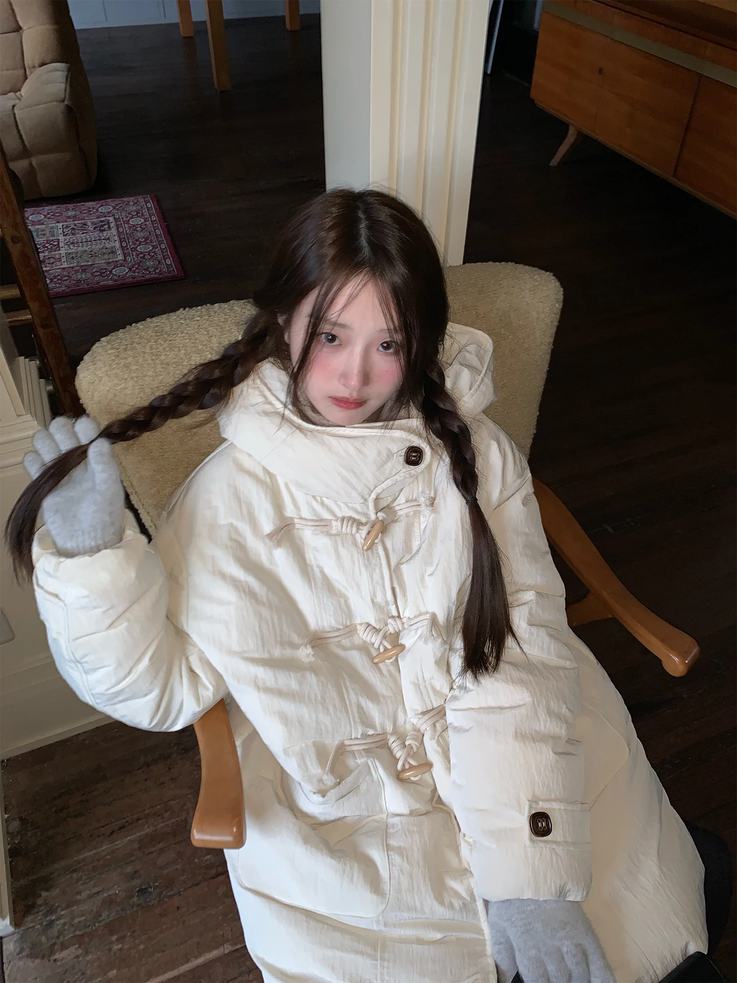 

Теплое пуховое пальто средней длины с капюшоном и деревянными пуговицами, зимняя верхняя одежда, белое, с наполнителем из пуха, повседневное, женское.