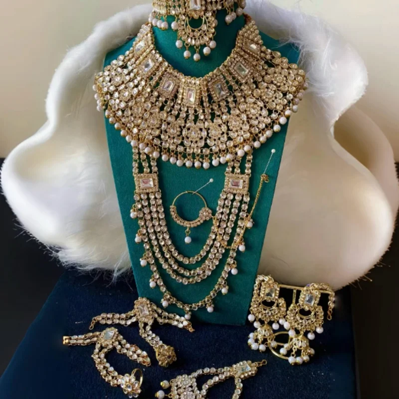 Indian And Pakistani Jewelry Set Decorations Ancient Style Belly Dance Accessories Exotic Style Studio Photo Wedding Bride
