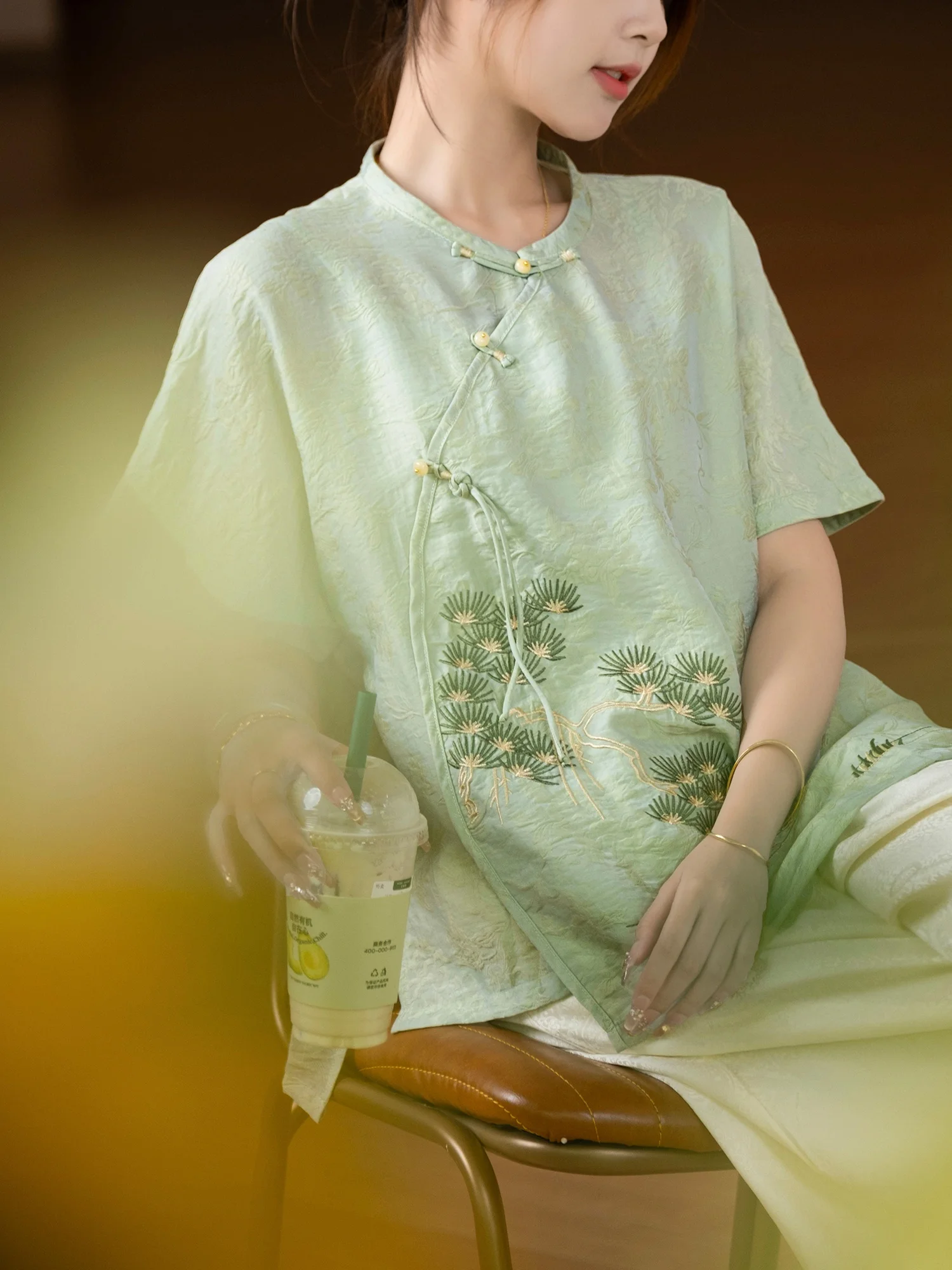 

Slimming Embroidered Women's Top with Button Detail Ele Sle Straight Cut ort Sve Breathable Lenzing Lyocell Fabric