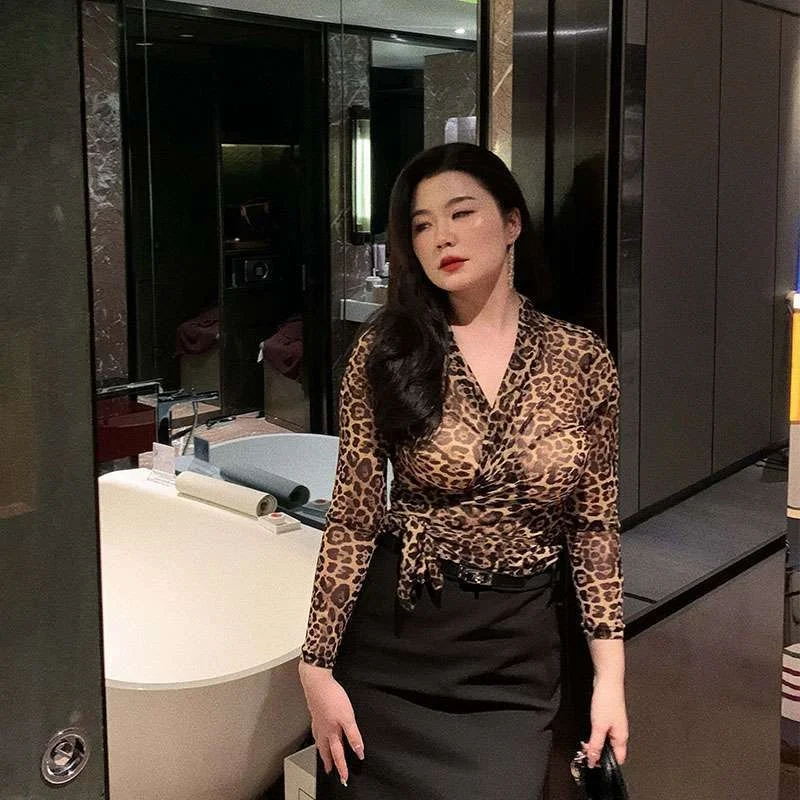 

Женская сексуальная футболка больших размеров с V-образным вырезом, поясом и длинными рукавами, с леопардовым принтом, в корейском стиле, приталенная, для повседневной носки