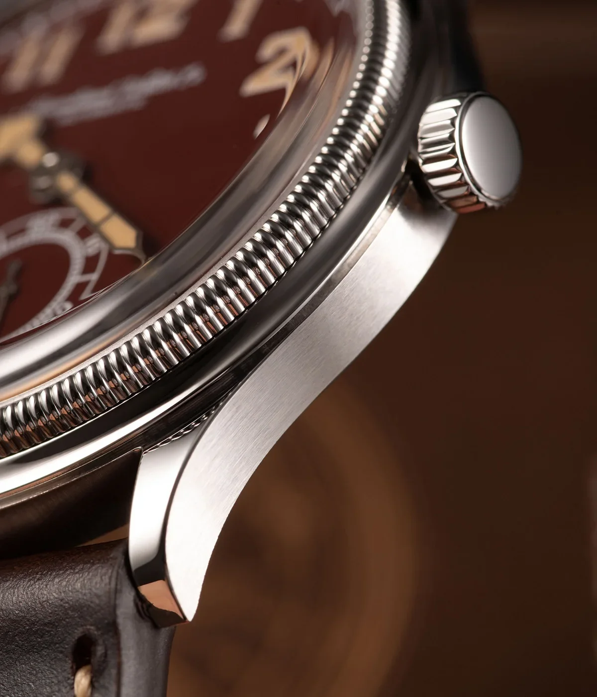 Hruodland 2025 ساعات رجالية كلاسيكية جديدة أوتوماتيكية ميكانيكية من الفولاذ المقاوم للصدأ مصنوعة من الجلد البني ساعة يد للغوص للرجال