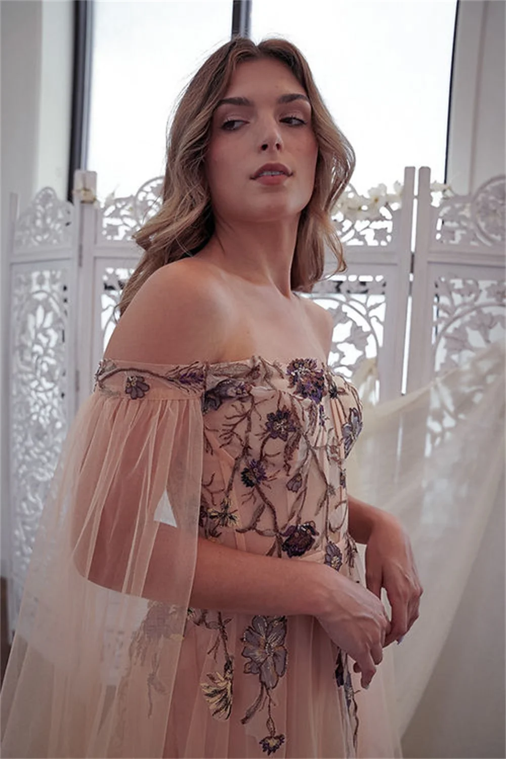 فستان زفاف كيوتو مخصص بدون أكتاف مطرز بالزهور مع شال على شكل حرف a فيستدوس دي نوفيا ذيل محكمة ثوب مسائي 2025