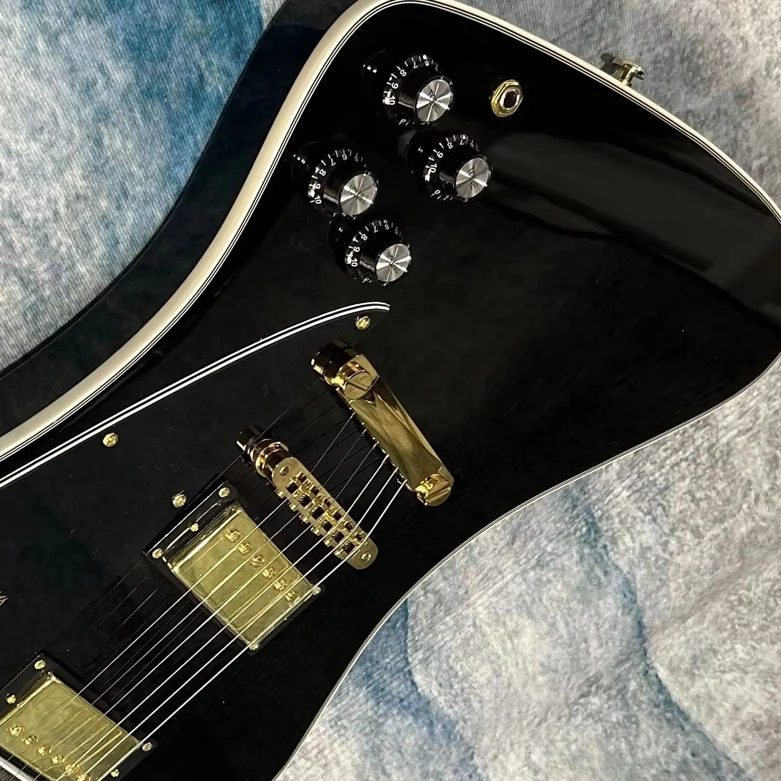 Hot Sale Black Electric Guitars Mahogany Body Rosewood Fretboard