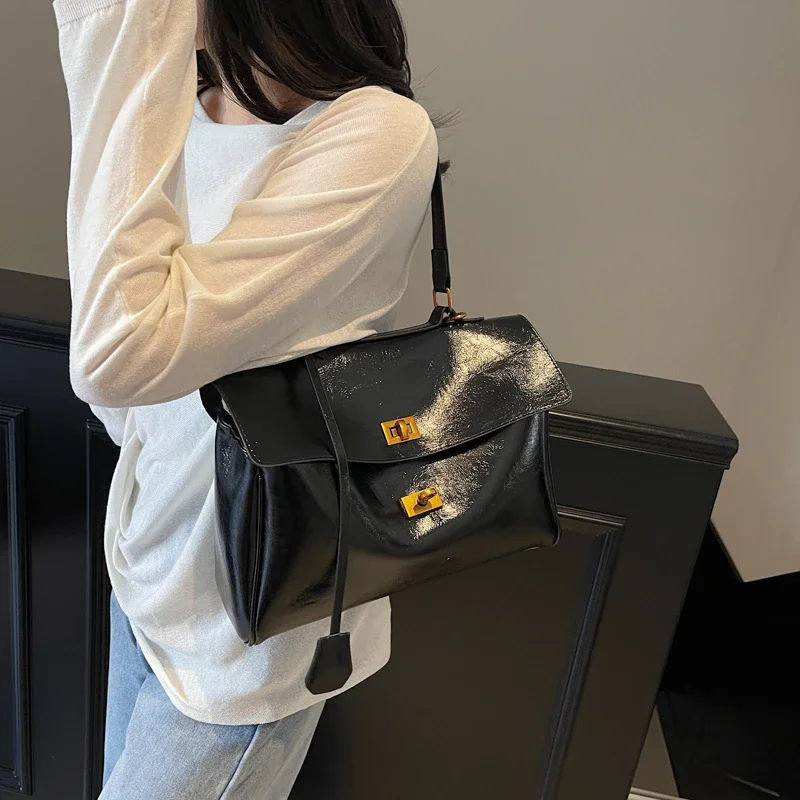 

Classic Women's Tote Bags in Genuine Leather by Famous Designer - Elegant Crossbody Shoulder Bag Popular Fashion