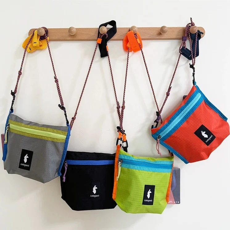 Bolso Bandolera Ultraligero para Exteriores con Diseño de Colisiones de Colores, Patrón Camel, Bolso Pequeño para Senderismo y Ciclismo de Verano, Mini Bolso Colgante